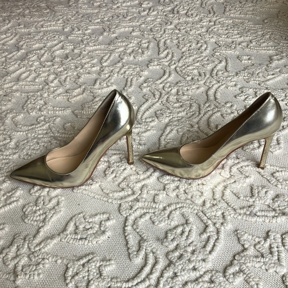 Ivanka Trump 6M leather sole gold heel - Picture 6 of 8